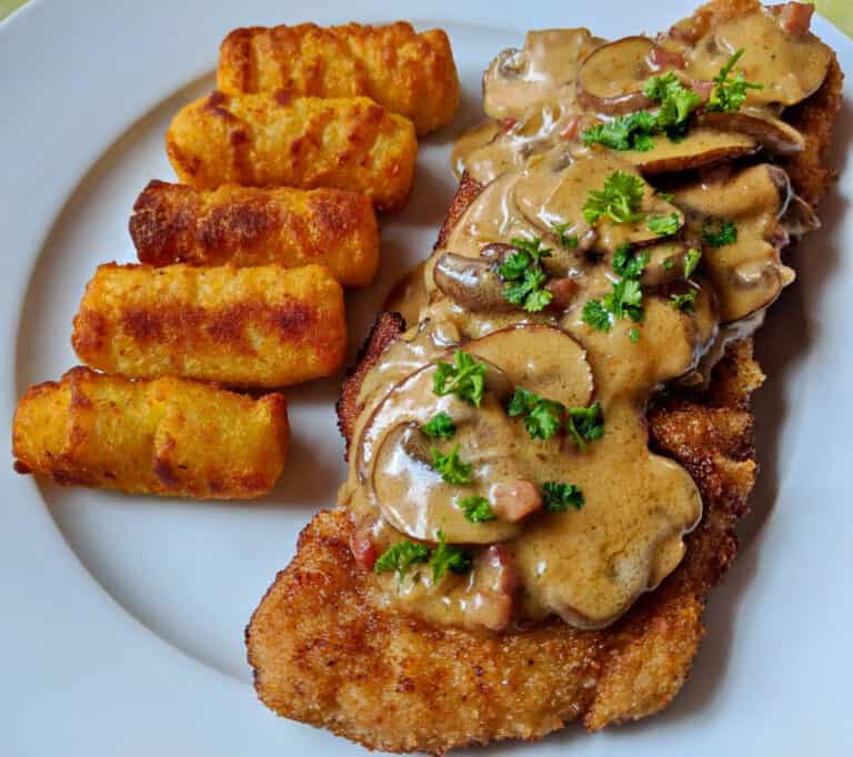 Jägerschnitzel mit Champignon-Rahmsoße selbst machen - Einfaches Rezept ...