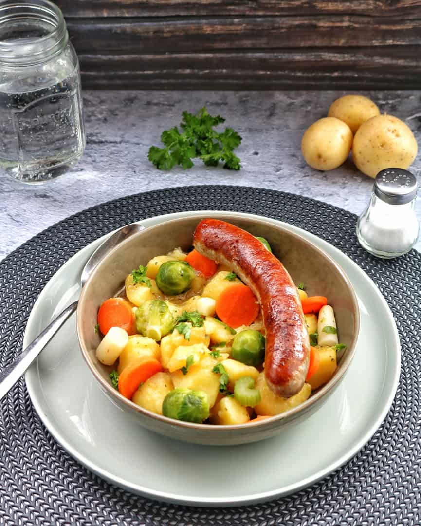 Kartoffelgemüse mit Bratwurst - Einfaches 30 Minuten Gericht - Instakoch.de
