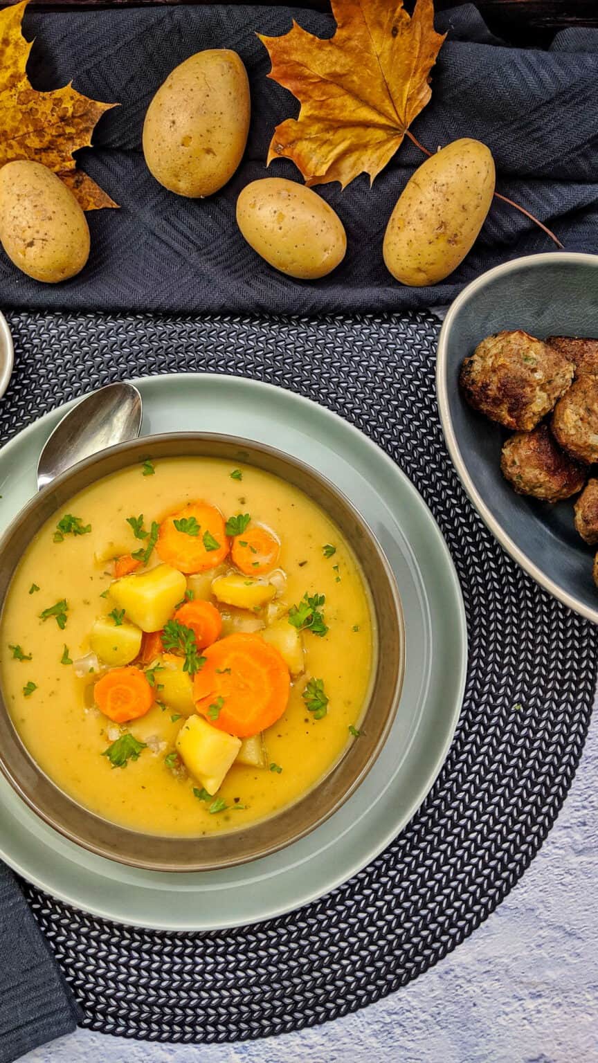 Einfache Kartoffelsuppe mit Hackbällchen - Rezept - Instakoch.de