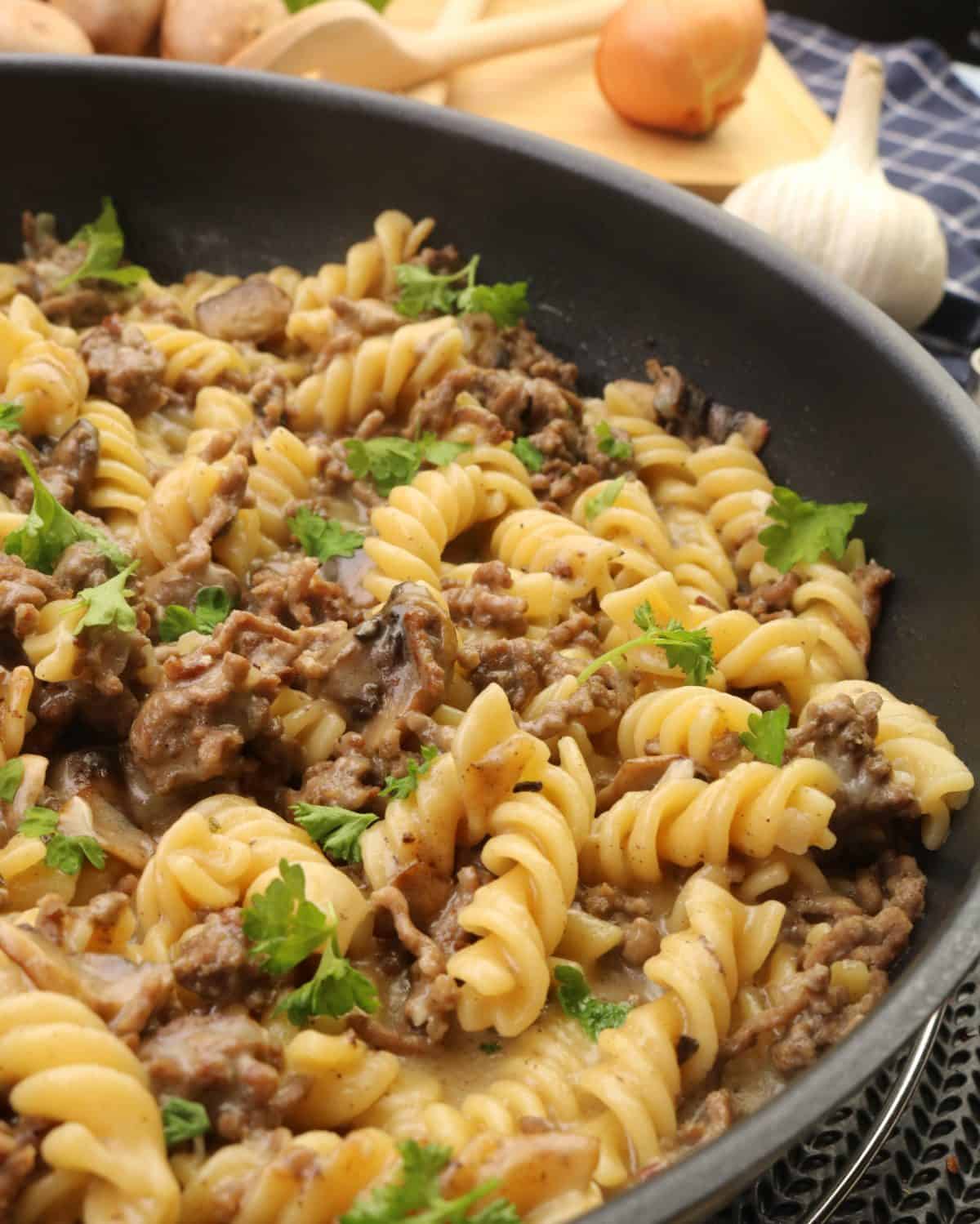 One Pot Pasta Mit Hackfleisch Und Champignons Instakoch De