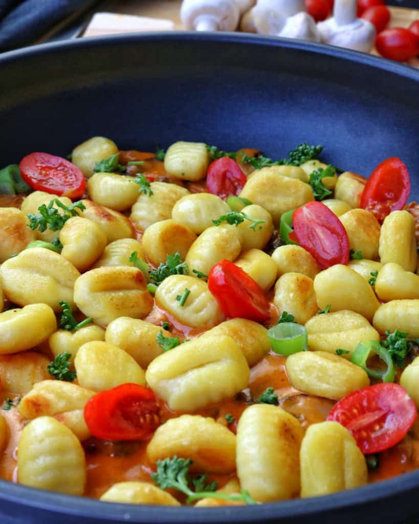 Gnocchi in Pilzrahmsoße Einfaches 25MinutenRezept Instakoch.de