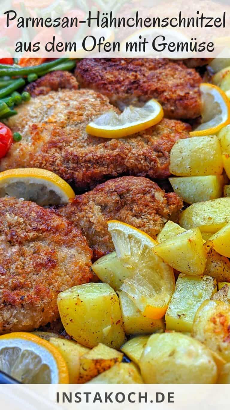 Panierte Parmesan Hähnchenschnitzel aus dem Ofen mit Gemüse und ...