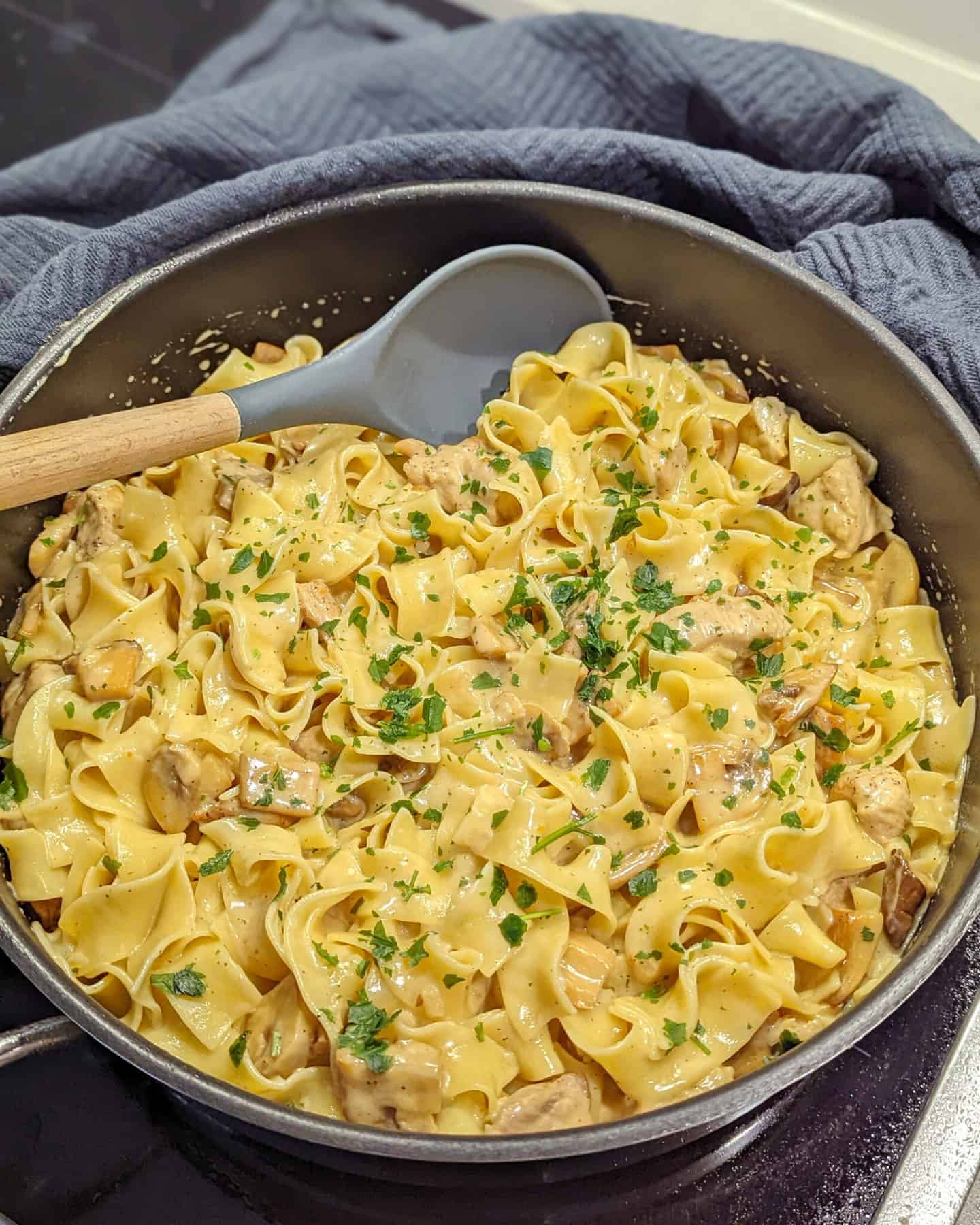 Putengeschnetzeltes mit Pilzen in cremiger Parmesan-Sahnesoße ...