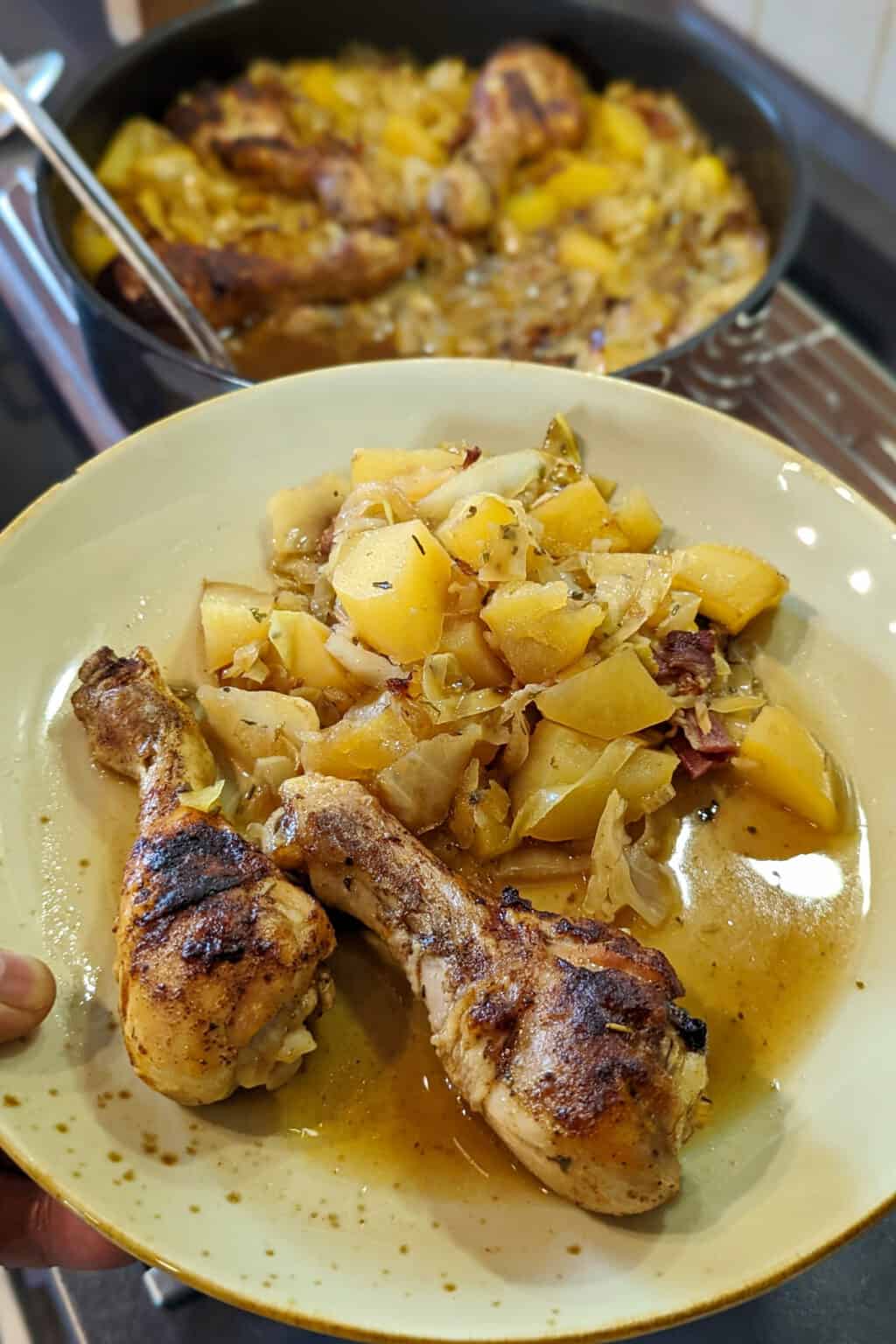 One-Pot-Hähnchen mit Weisskohl, Kartoffeln und Speck - Instakoch.de