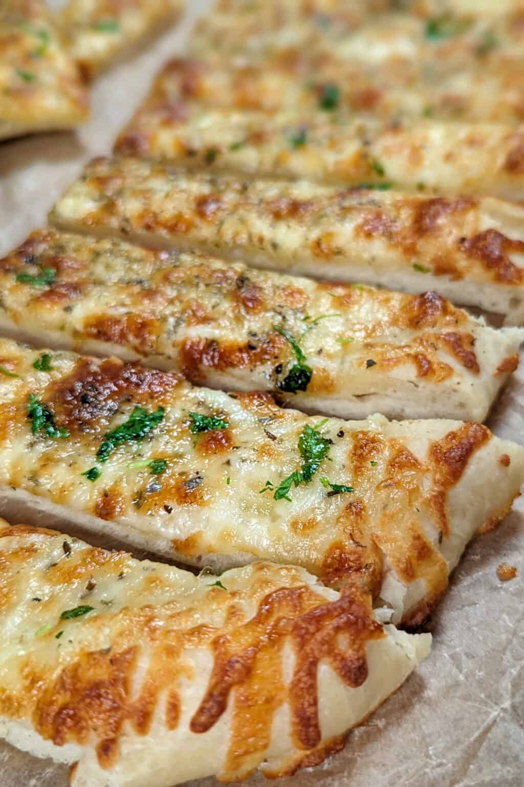 Knoblauch-Butter-Käse-Sticks - Pizzabrot - Instakoch.de