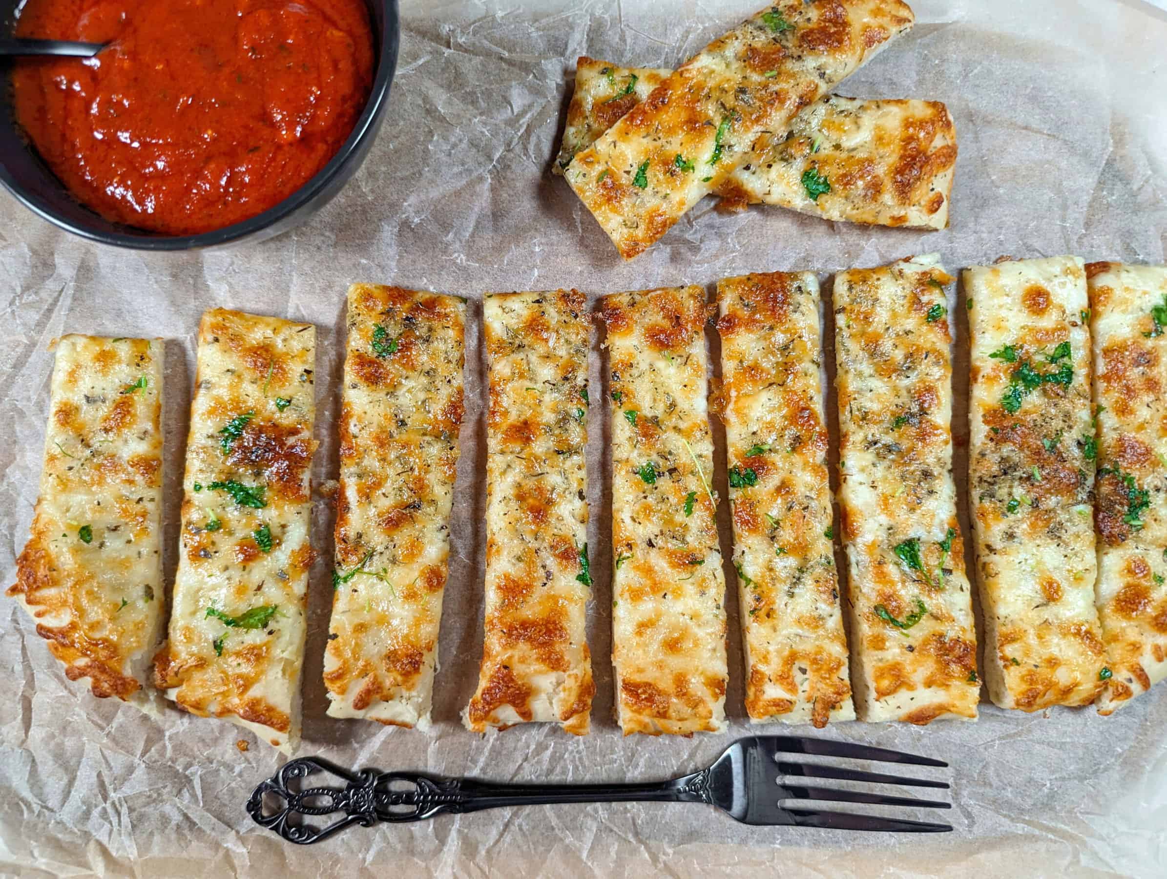 Knoblauch-Butter-Käse-Sticks - Pizzabrot - Instakoch.de