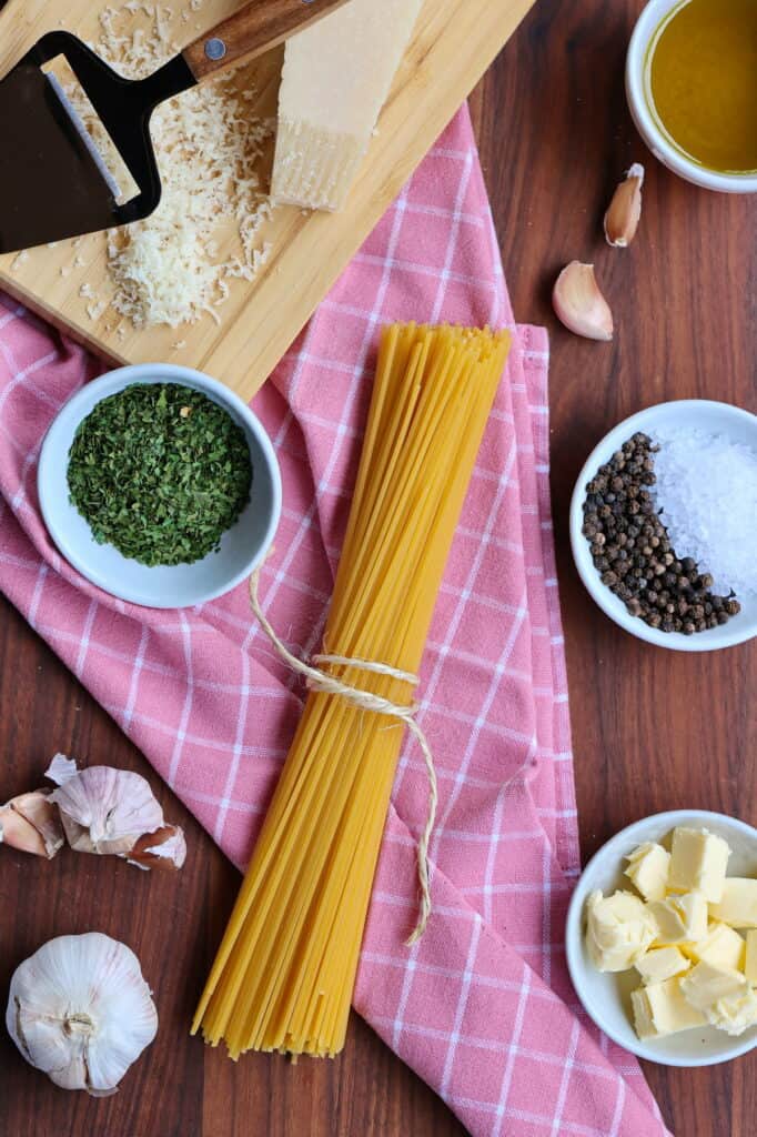 Spaghetti mit Knoblauch und Butter - Instakoch.de