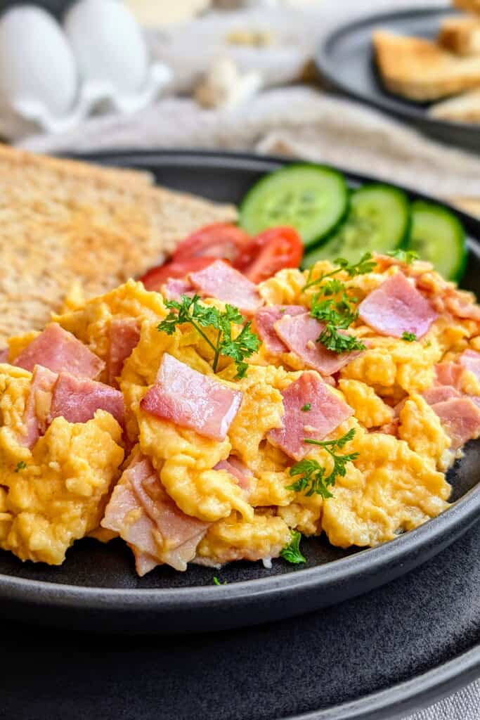 Rührei mit Schinken - Instakoch.de