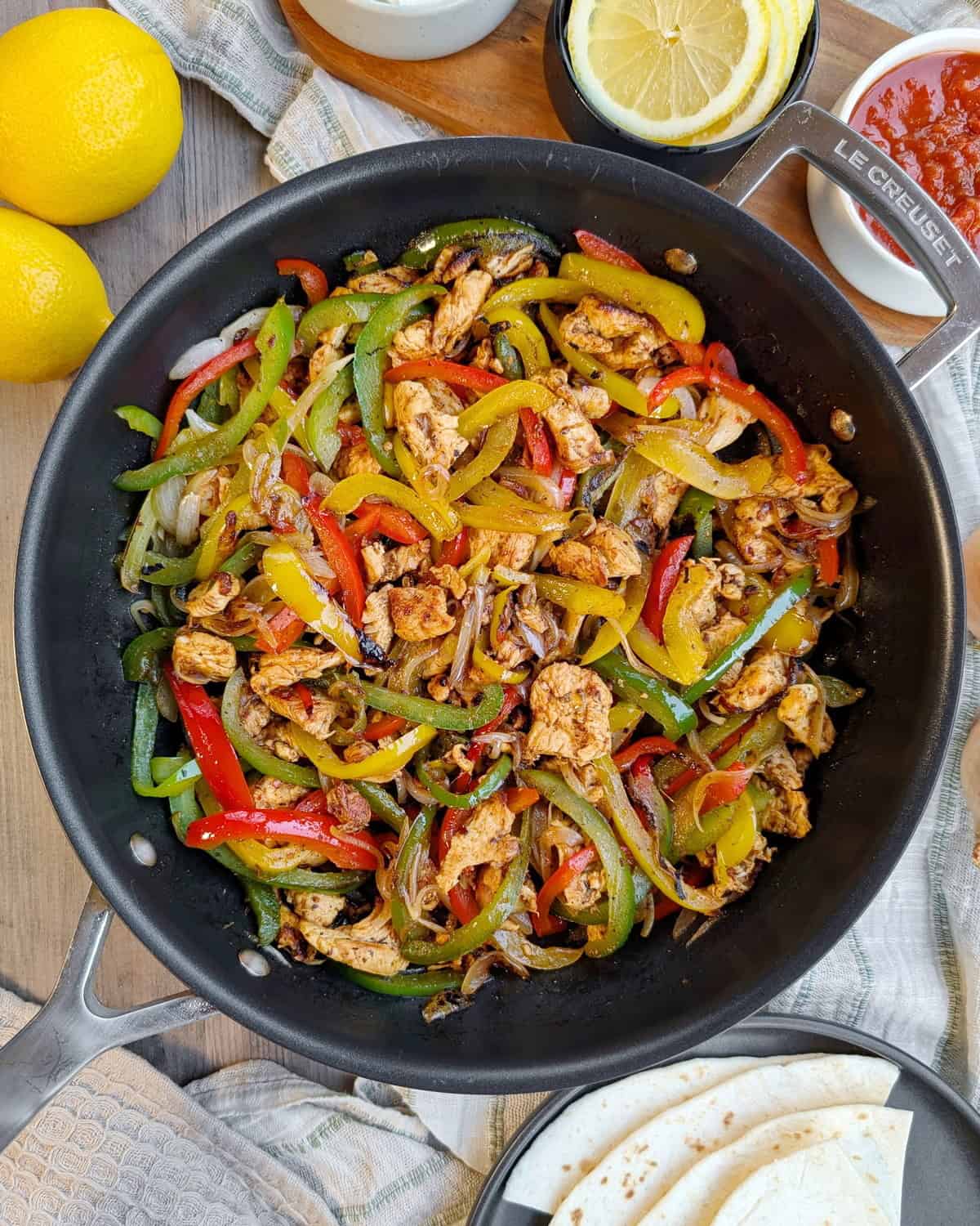 Du betrachtest gerade Hähnchen Fajitas