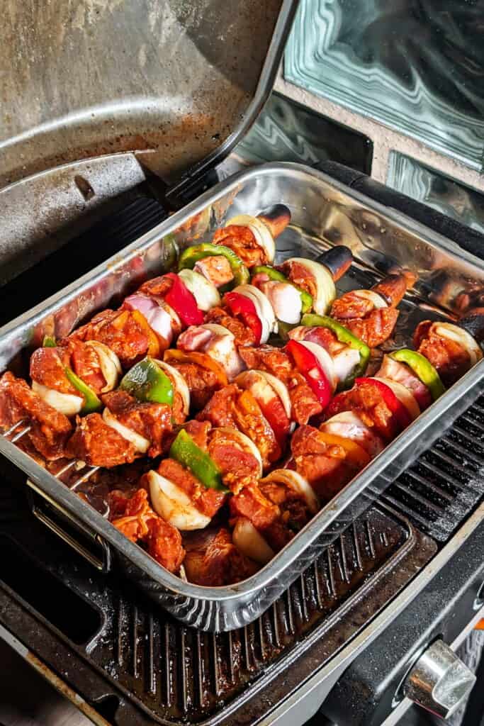 Schaschlik mit selbstgemachter Schaschliksoße - Instakoch.de